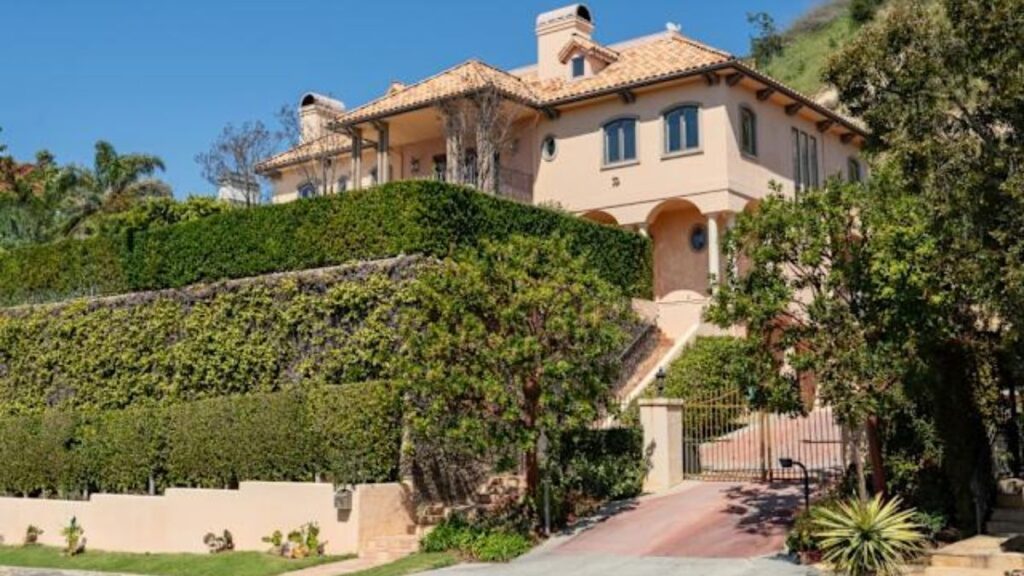 Raquel Welch’s Bel Air Mansion Sells for $3.1 Million – Inside Celebrity Real Estate