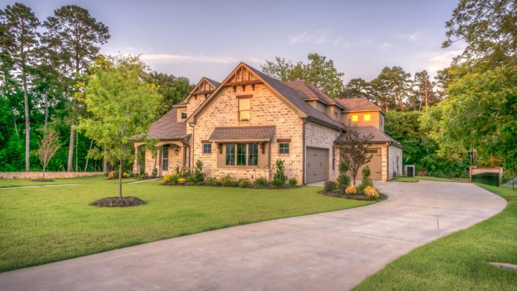 Sister Wives Sell Coyote Pass for $1.5M — A Shift in Celebrity Home Choices