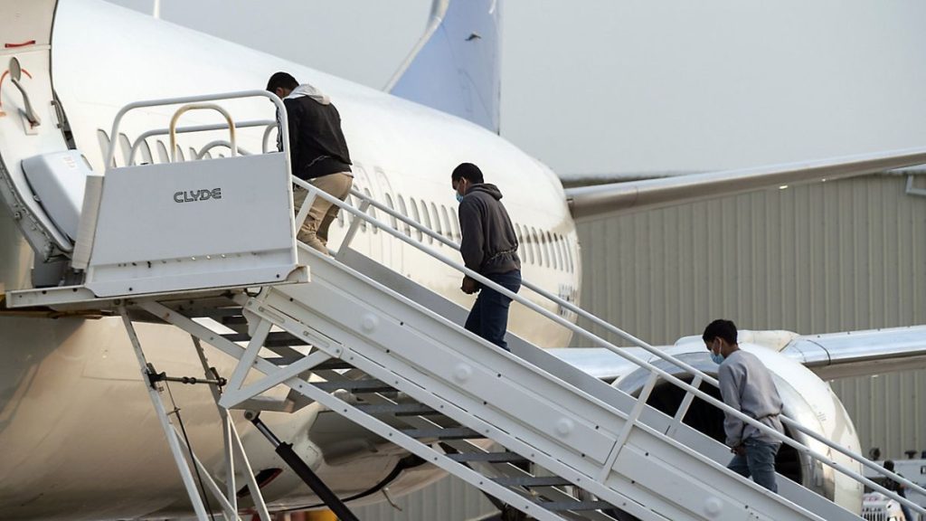 64 Migrants Say Goodbye to the U.S. Under New Project Homecoming Policy