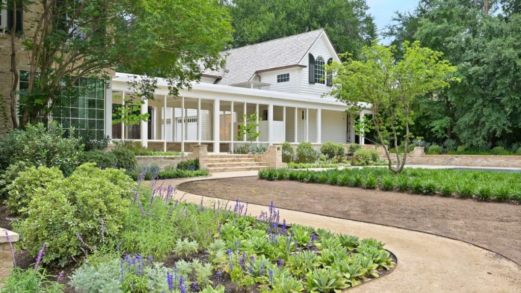 Emma Stone Puts Her $26 Million Renovated Texas Home Up for Sale