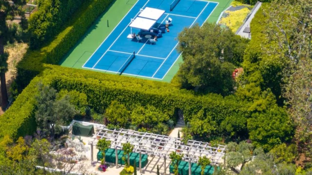 Jeff Bezos & Lauren Sánchez’s $165M LA Mansion