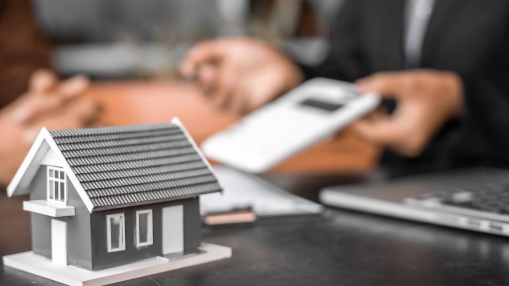 North Carolina Homebuyers Warned: Understand HOA Rules Before Purchasing