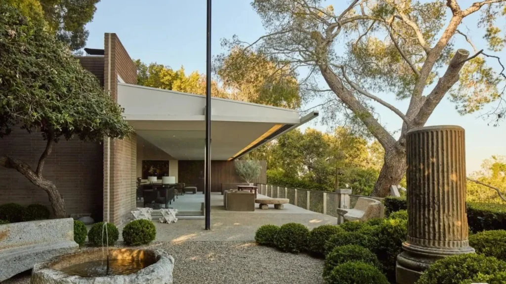 Ellen DeGeneres Re-lists L.A. Mansion