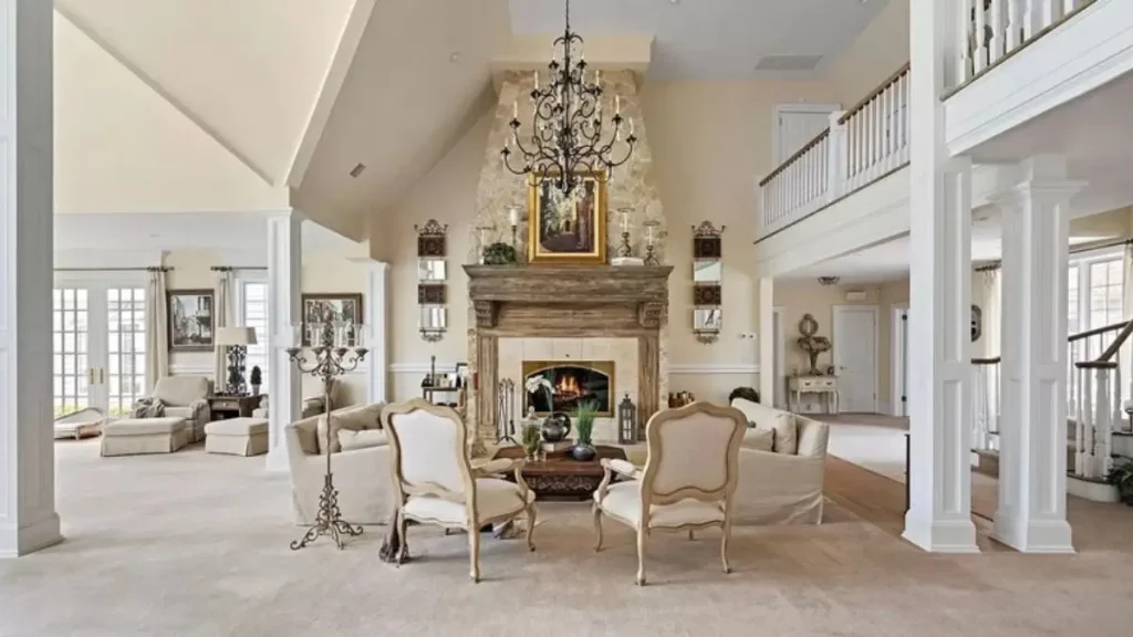 Joy Mangano Home for Auction