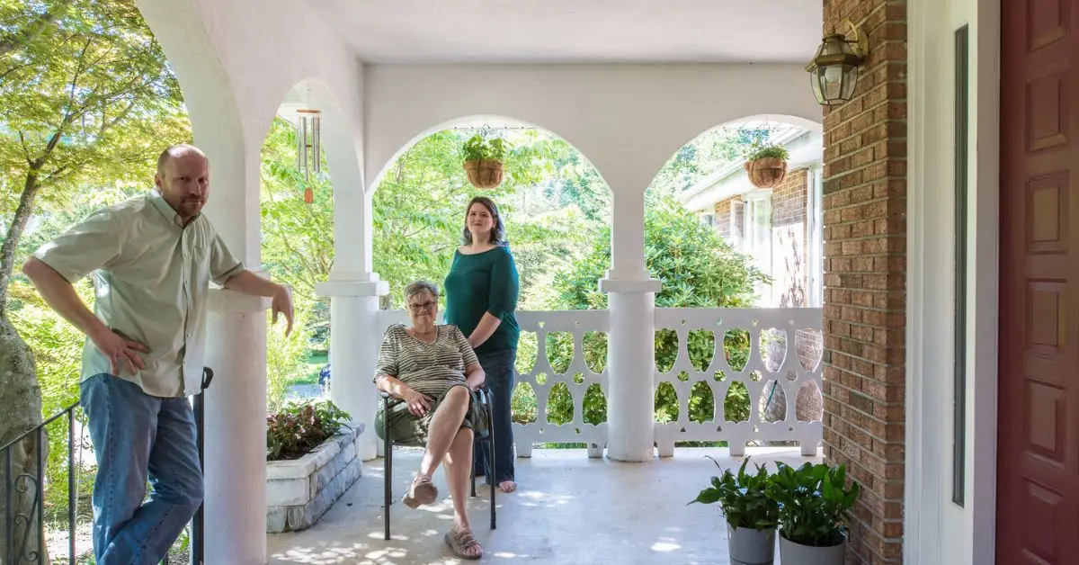 pros and cons of buying a house with parents