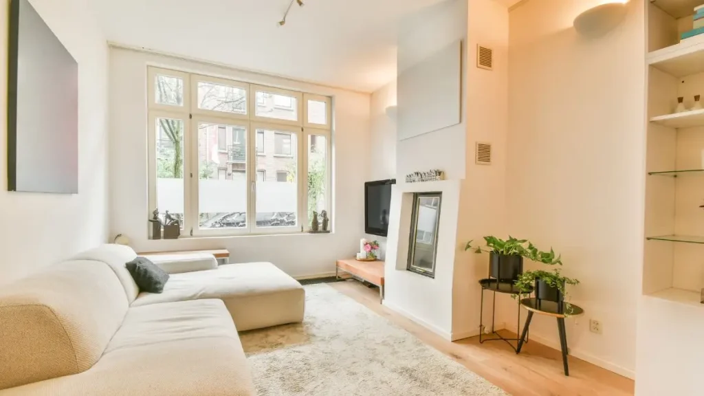 Aubrey Plaza Lists Los Feliz Oaks Home