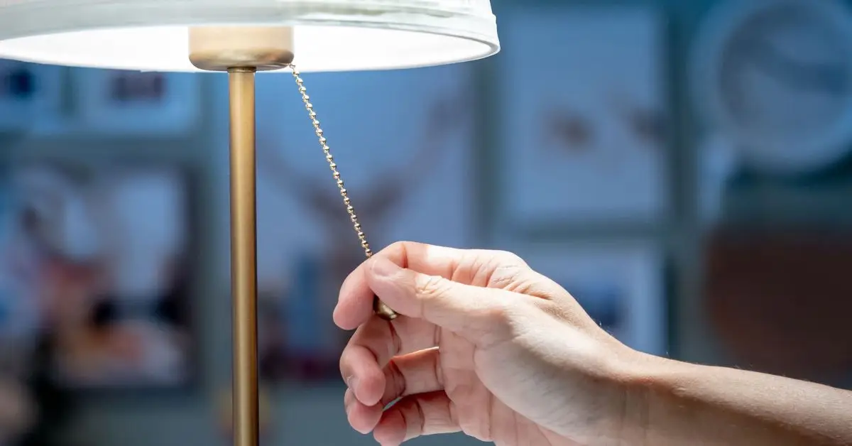 Burglars avoid well-lit homes