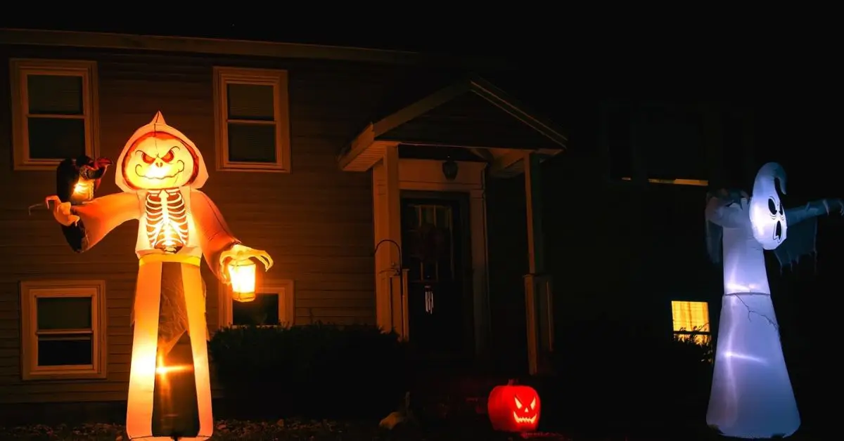 Halloween decorating mistakes that invite burglars