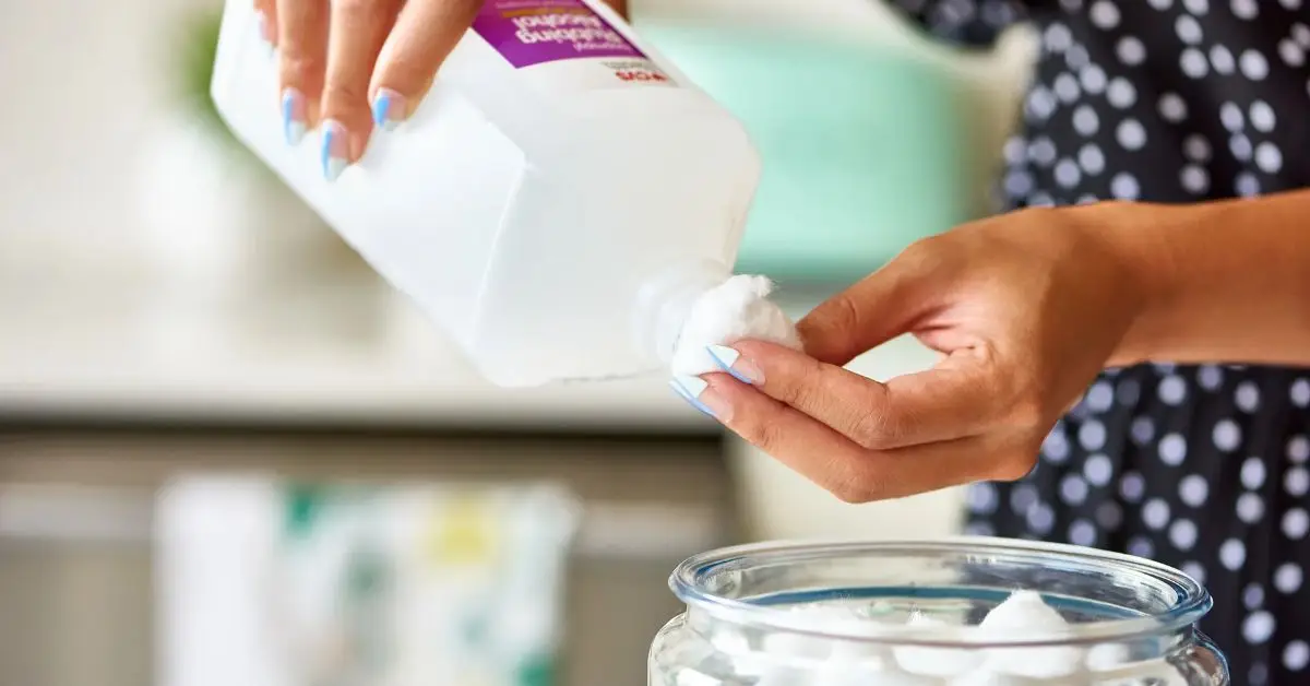 How to clean greasy counters