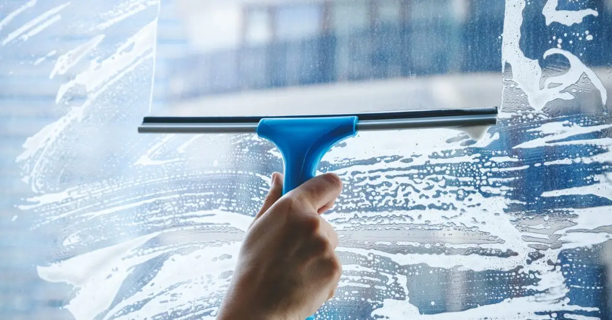 clean windows without streaks