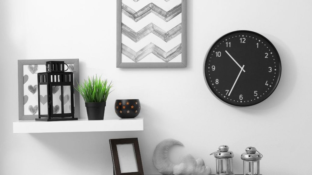 home wall clock direction