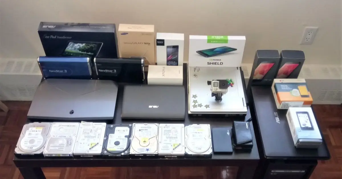 how to Declutter Your Electronics Before Moving