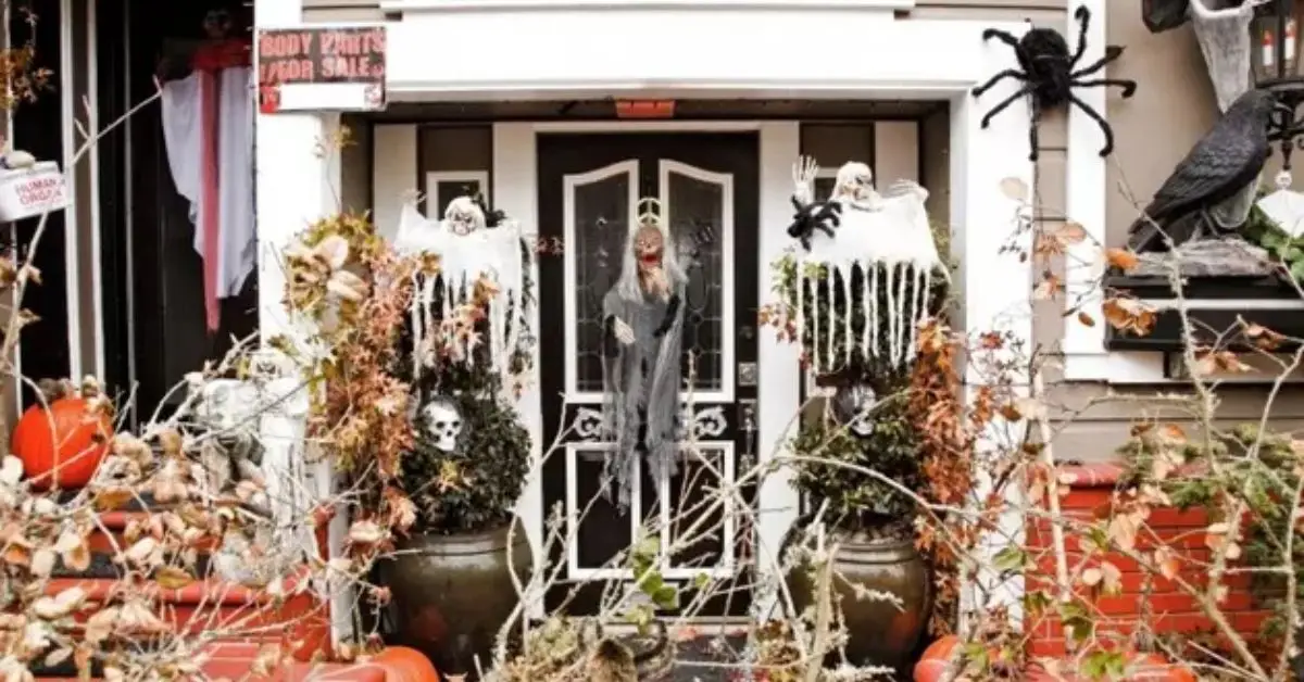 outdoor Halloween decorating mistakes