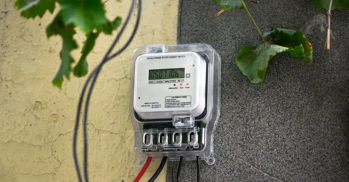 signs of electricity theft