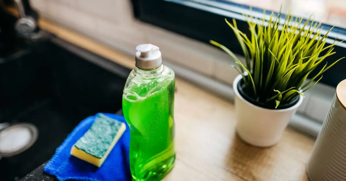 How to Remove Grease Stains From Your Kitchen Surfaces