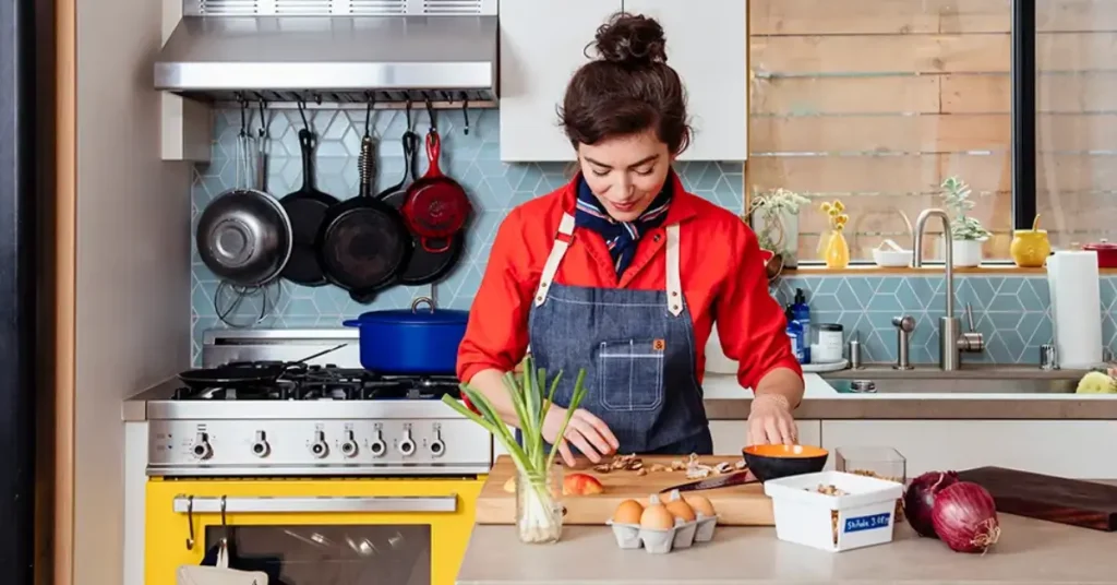 How to use school supplies to organize kitchen