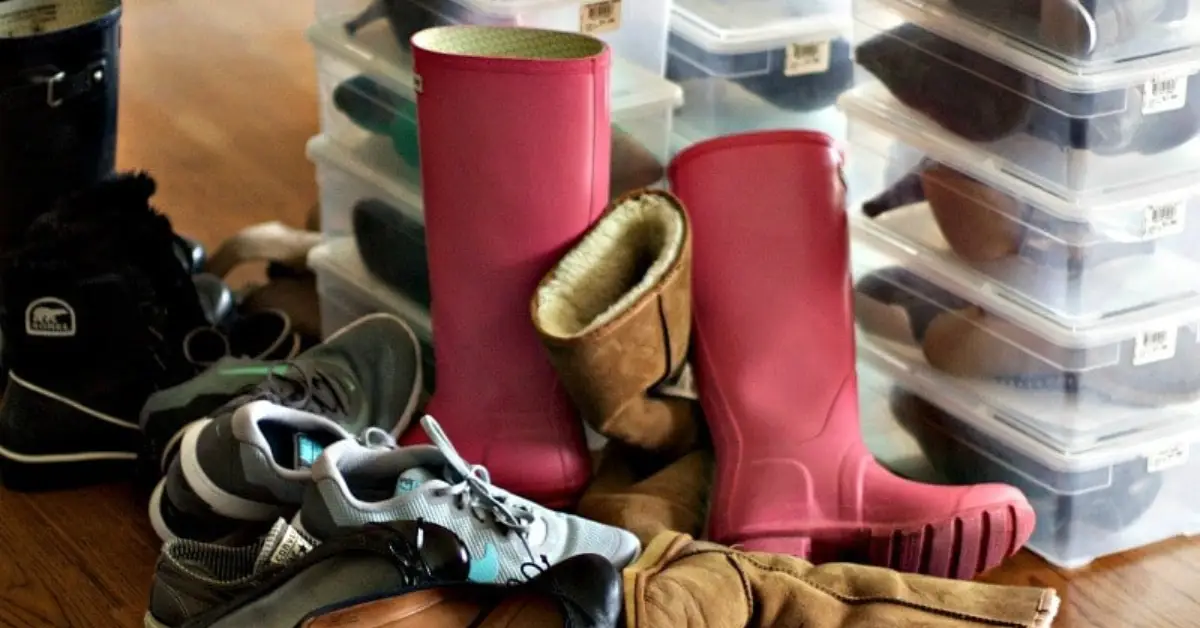 Creative ways to use a shoe storage bench