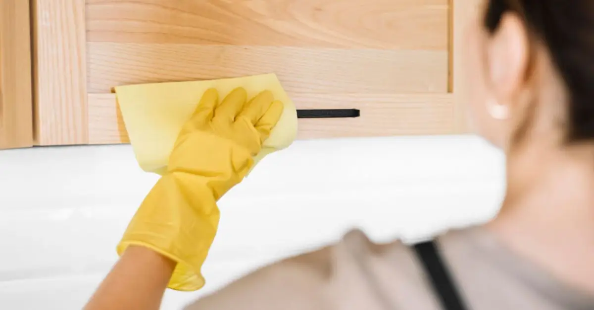 Degrease Greasy Kitchen Cabinets