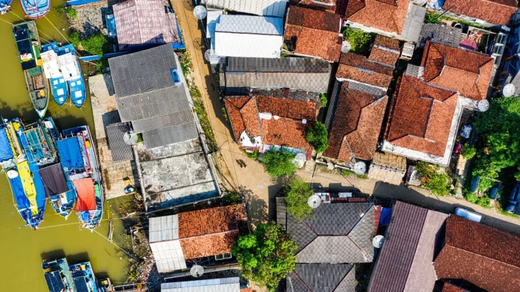 US home values falling