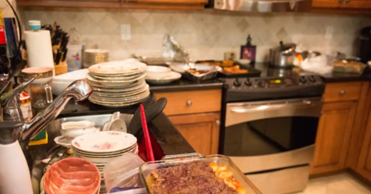 decluttering before Thanksgiving