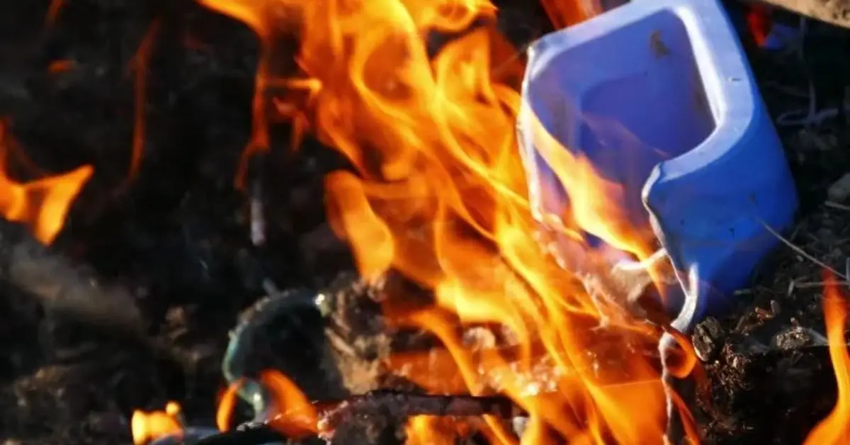 things you should never burn in a fireplace