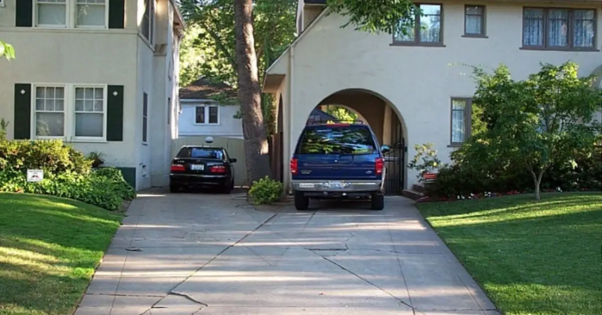 Can you salt a neighbor’s driveway