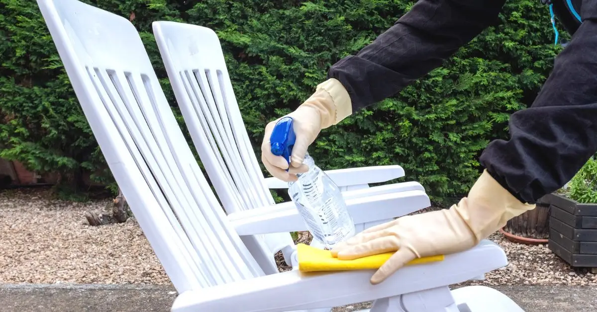 How to Clean Plastic Chairs