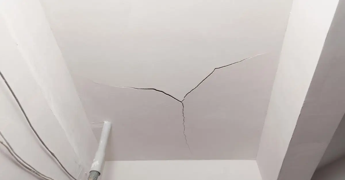 Steps to Repair Ceiling Cracks