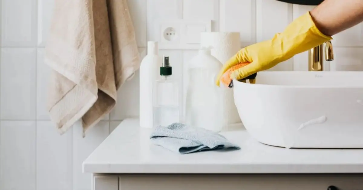 bathroom cleaning mistakes even clean people make