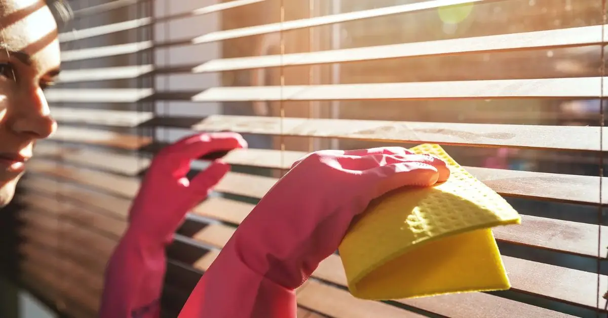 how to clean blinds