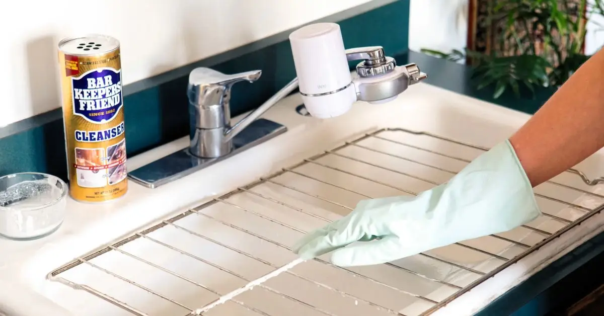 how to clean oven racks in the bathtub