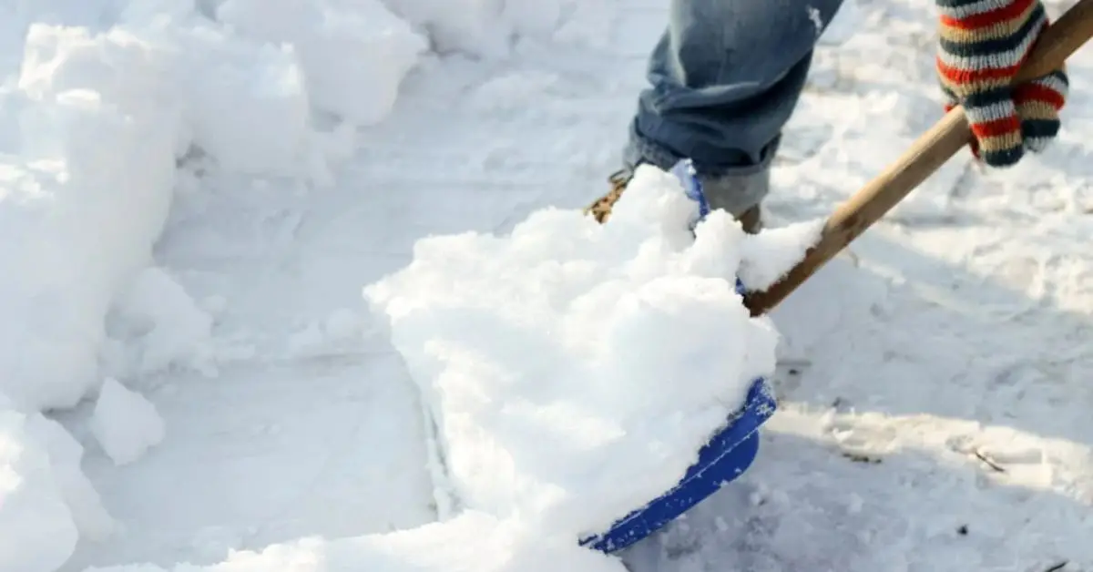 is it legal to shovel snow into the street