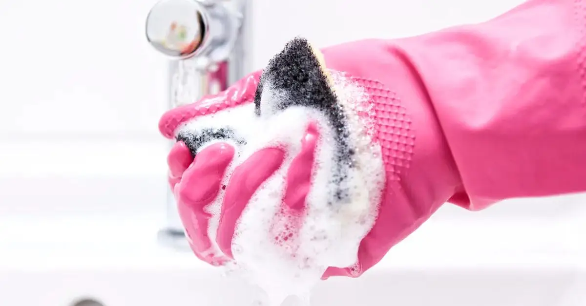 remove mold from shower caulking