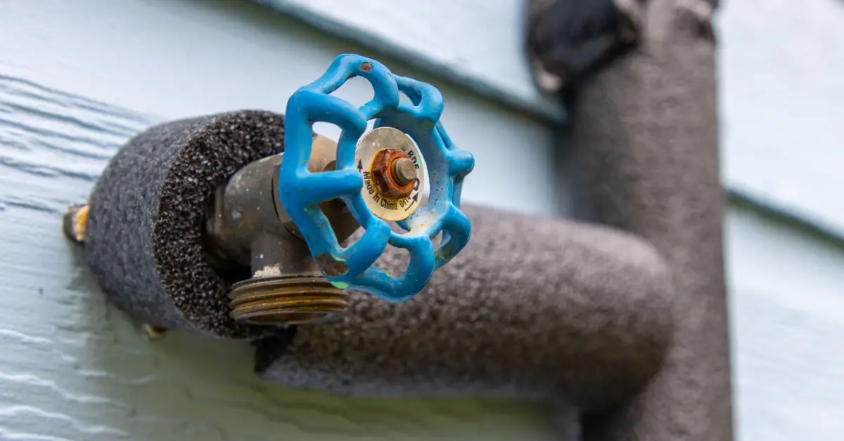signs your pipes need insulation