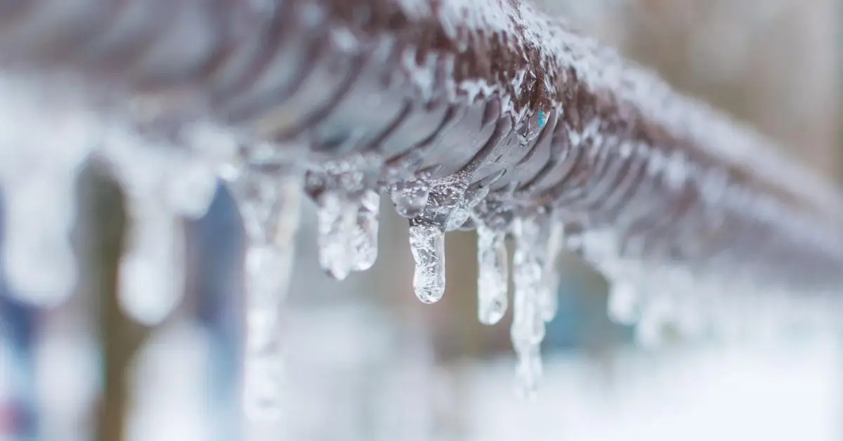 signs your pipes need insulation