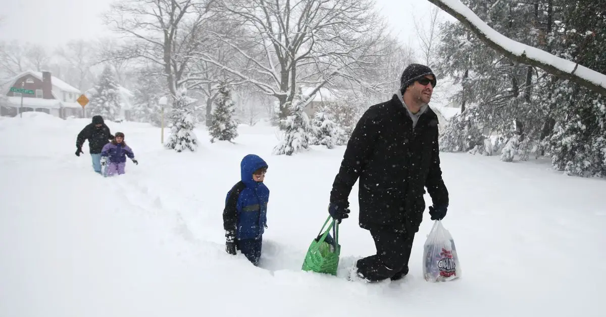 how to be helpful after snowstorms