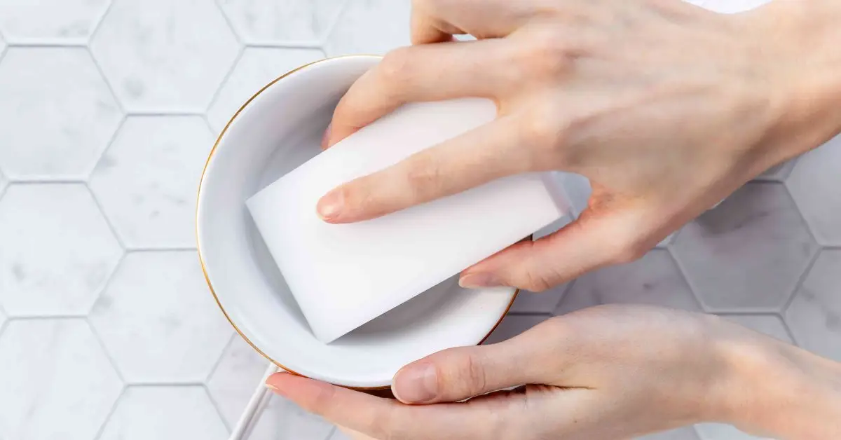 how to get rid of bathtub soap scum