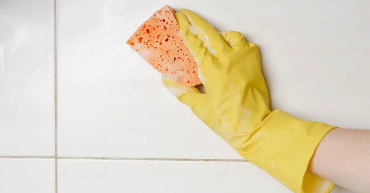 how to get rid of bathtub soap scum