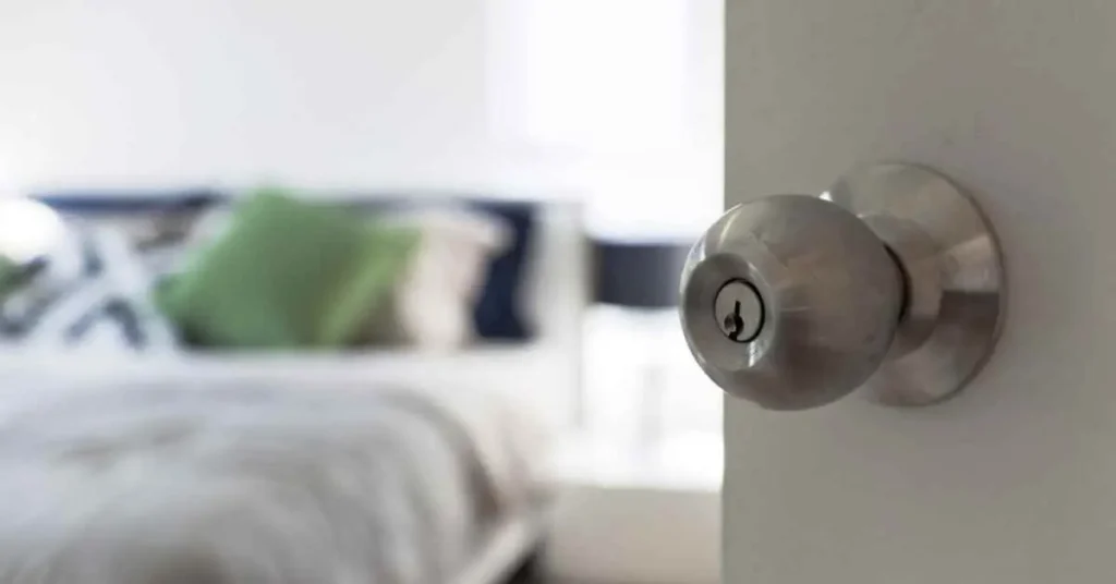 should you keep interior doors closed in winter