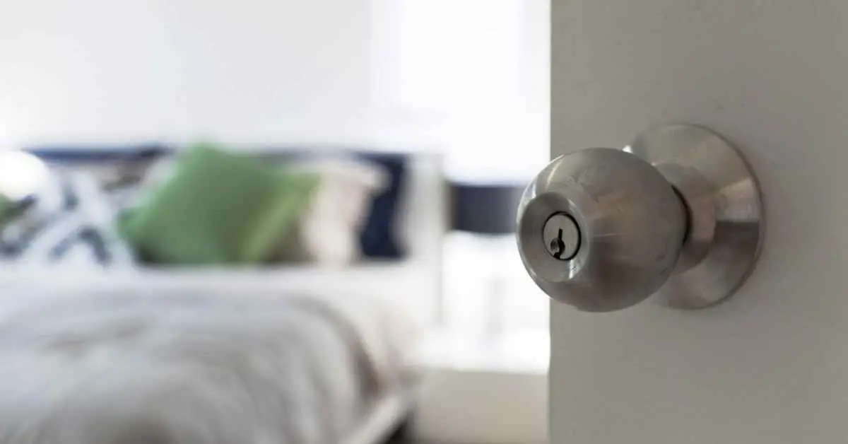 should you keep interior doors closed in winter