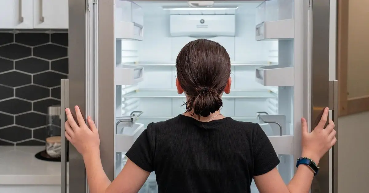 baking soda fridge cleaning method