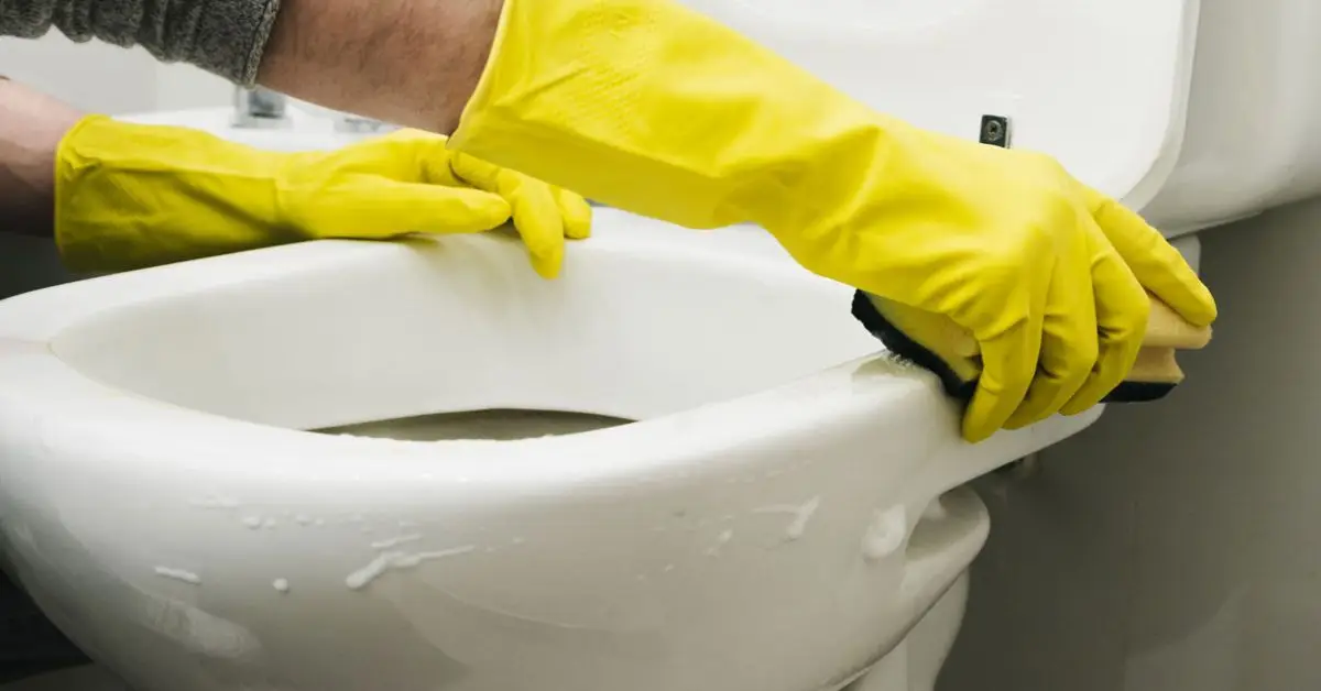 how to clean behind the toilet