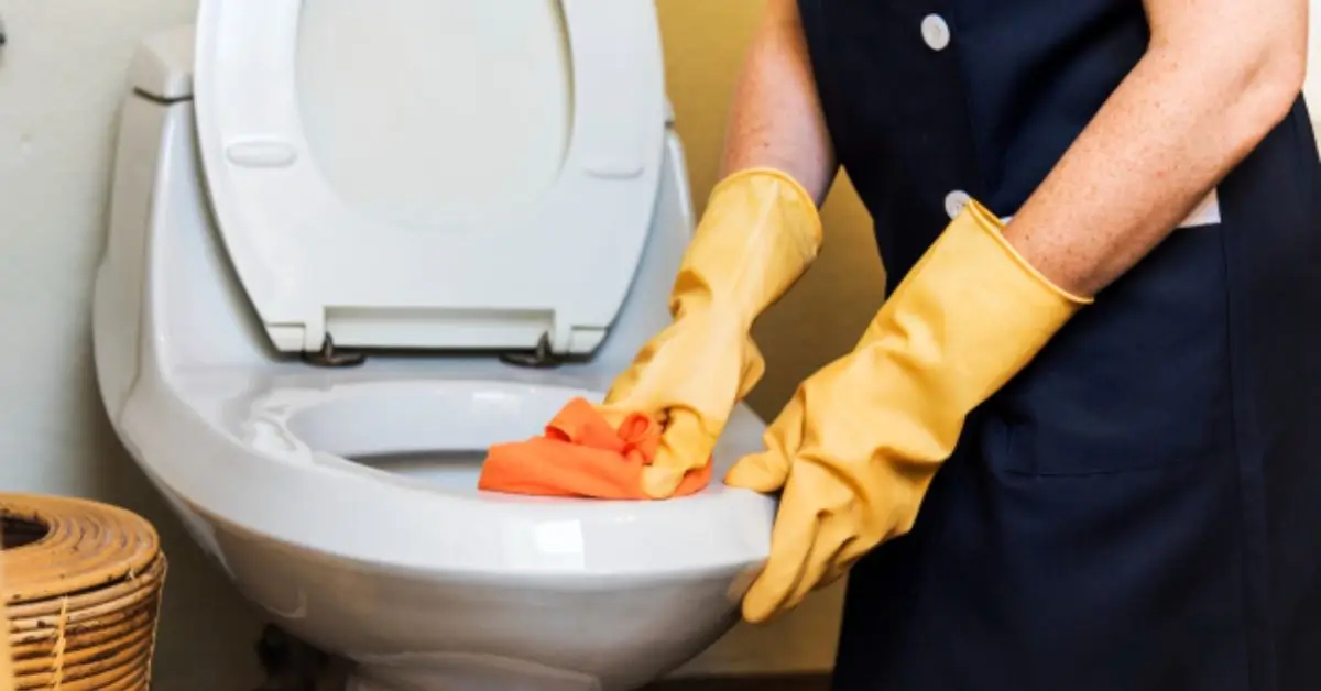 how to clean behind the toilet