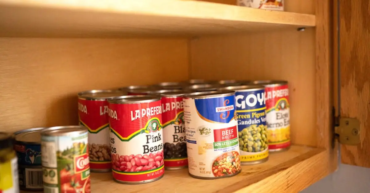 items minimalists throw away quickly