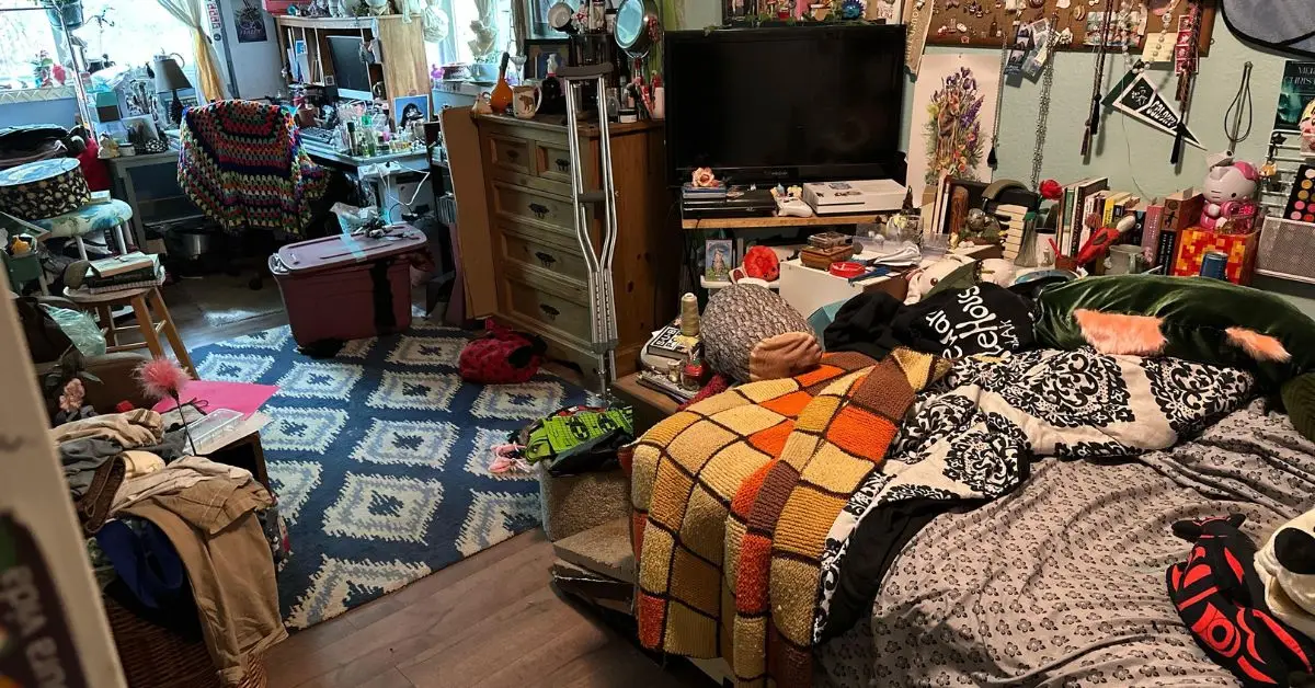 things organizers notice in messy bedroom