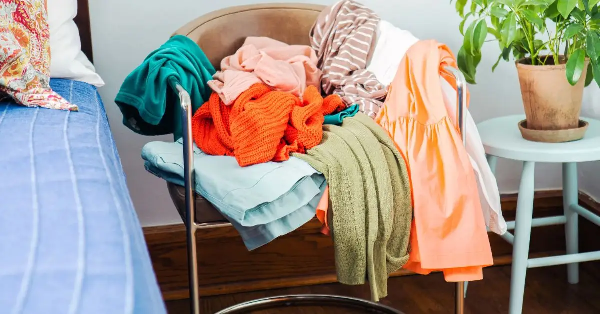 things organizers notice in messy bedroom