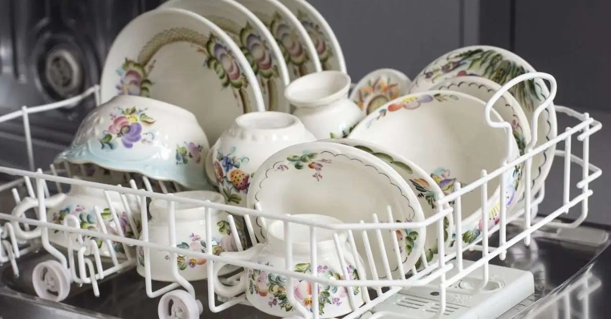 things to never put in dishwasher