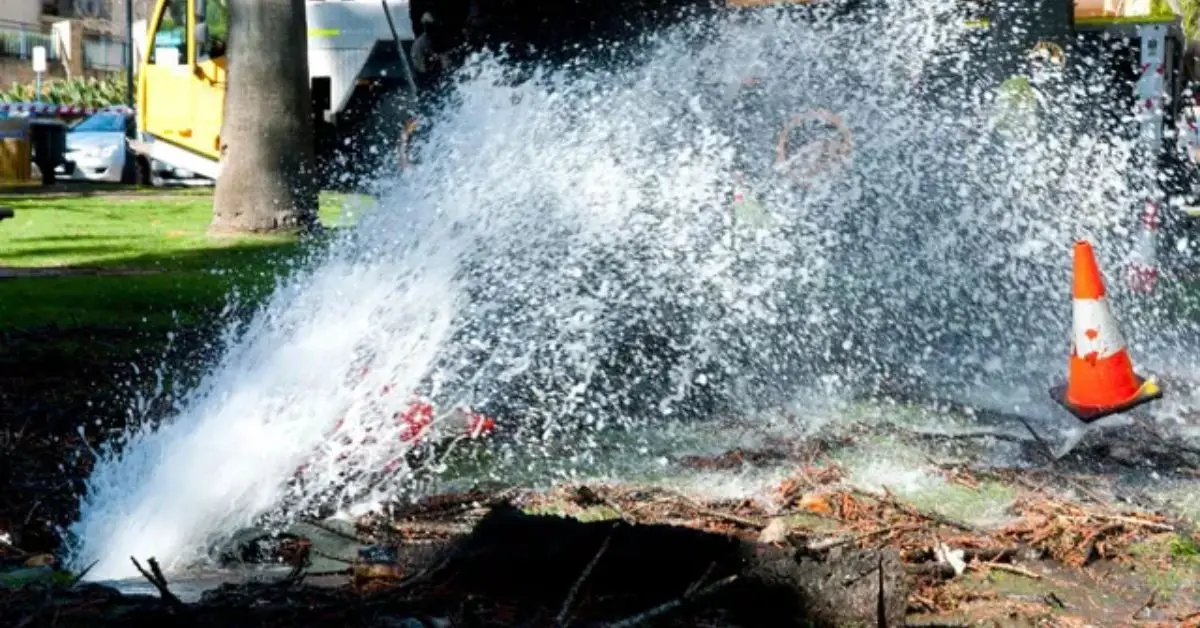 who pays when neighbor pipe bursts