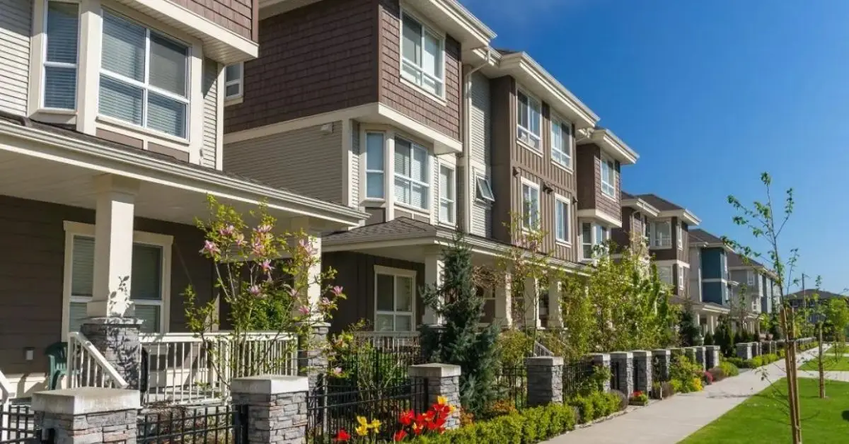 who pays when neighbor pipe bursts