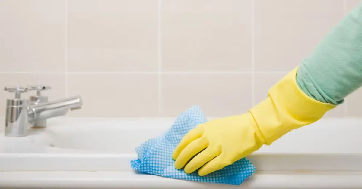 winter bathroom cleaning tips